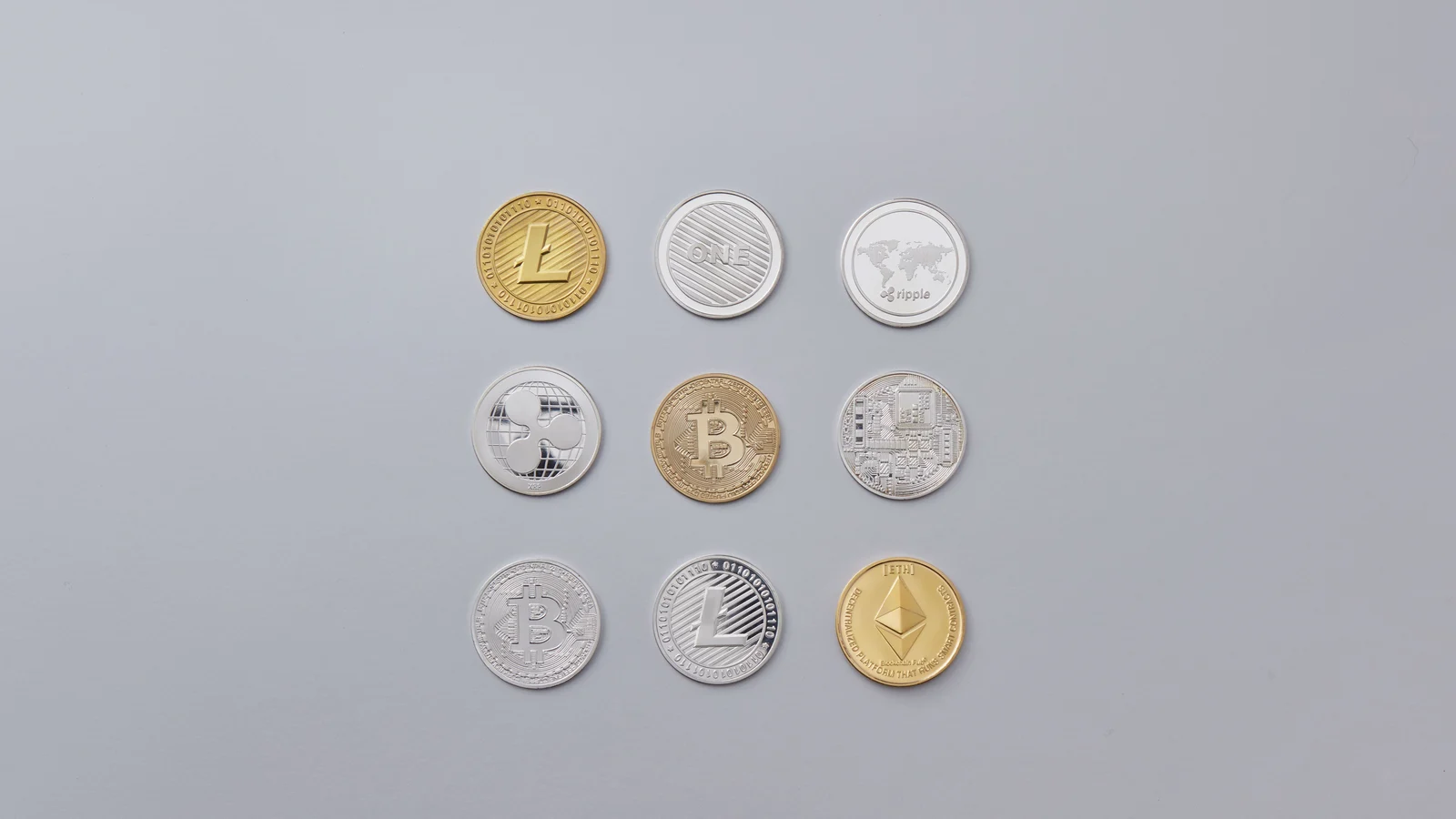 暗号資産決済を象徴するビットコイン、イーサリアム、ライトコインなどのコイン
